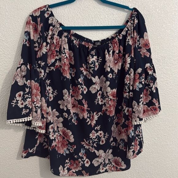 Cure- Navy floral off-the-shoulder blouse with cell sleeves- Size 1X - Picture 1 of 6